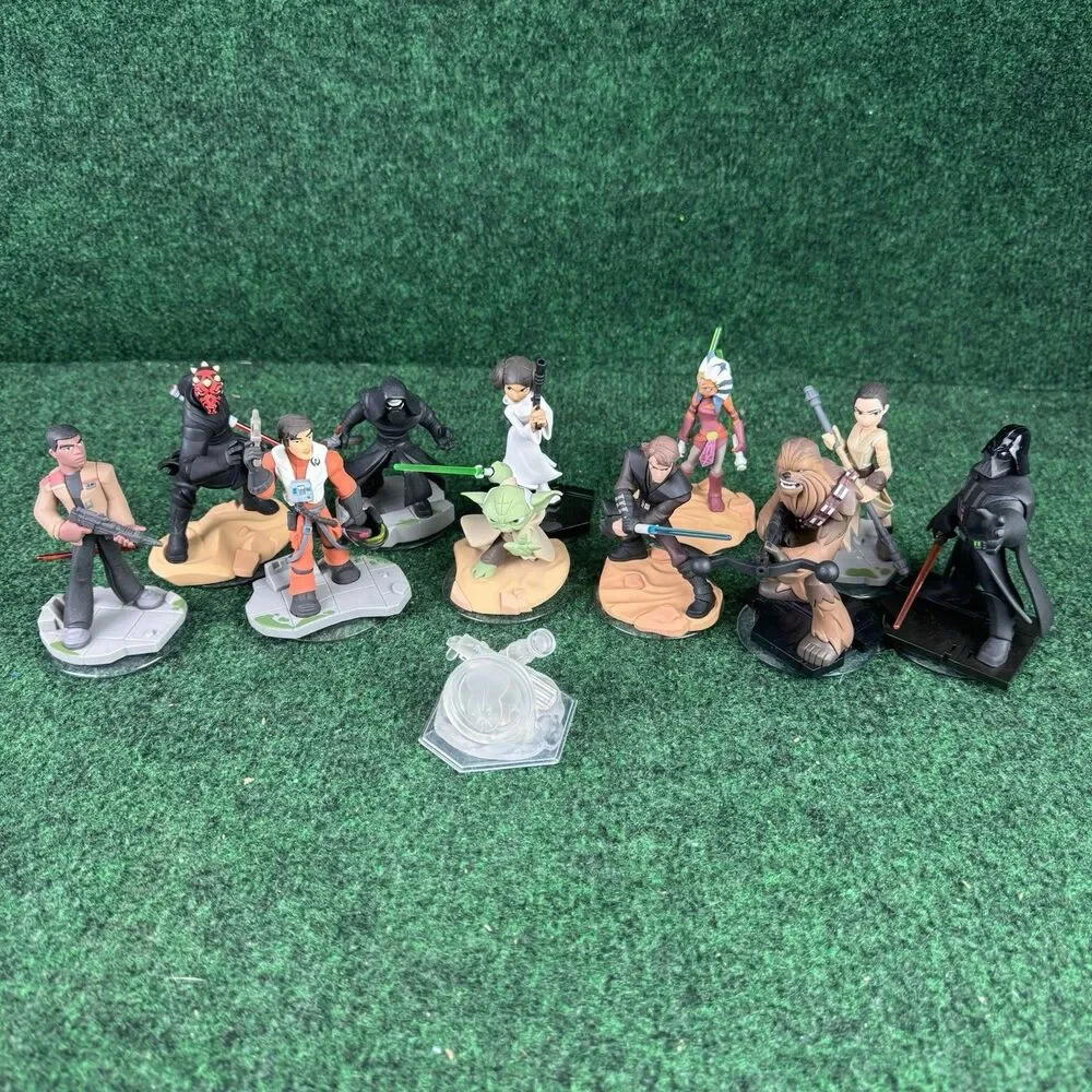 Lot of 12 Disney Infinity Star Wars Characters - Darth Vader, Chewbacca, Yoda